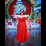 Sanusha Instagram - @jithu_themakeupartist 💃🏻 @jinishphotogenic 📸 @flowersonair 👀 #red #likeadream #cinderella #happiness #love #starmagic #christmastime #professional #works #jusgoforit #happy #peace #post #instagood #instagram 😌💃🏻❤️