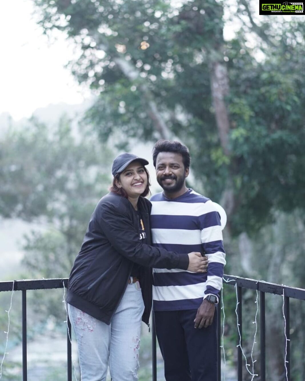Sanusha Instagram - Passionately curious one, who silently says most of the counters within, in any conversations & smiles. @vishnuunnikrishnan.onair Ithrem pore ?😌😁🤫❤️😅 @marathakam_movie 💚 @mahibabu1468 📸 #marathakam #shoot #vishnuchettanz #dishhhqqu #happy #love #work #magic #ugonnaloveit #cinema #wearegivingourbest #lovewhatudo #instagood #picoftheday 😇❤️🤓