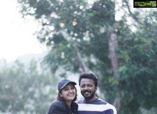 Sanusha Instagram - Passionately curious one, who silently says most of the counters within, in any conversations & smiles. @vishnuunnikrishnan.onair Ithrem pore ?😌😁🤫❤️😅 @marathakam_movie 💚 @mahibabu1468 📸 #marathakam #shoot #vishnuchettanz #dishhhqqu #happy #love #work #magic #ugonnaloveit #cinema #wearegivingourbest #lovewhatudo #instagood #picoftheday 😇❤️🤓