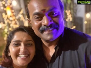 Sanusha Instagram - Njan kand pidicha entethaaya bhaavangalude ettavum vallya fan 🥸😅😝🤓😁
Alle @kalabhavan_shajohn ettaa… angane alle ?? 
#marathakam #onlocation #shajohn #chettan #muthaanu 
#instagood