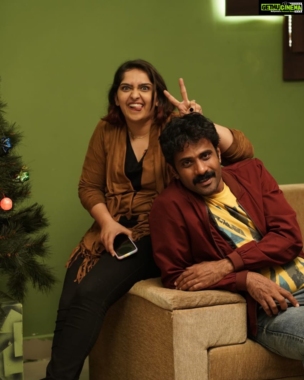 Sanusha Instagram - When Sinu chettan starts with : โ Poi kidannurangu penneee โ that ends with a conclusion- โIvalk pranthaadaโ ๐๐๐ @sinu_sidharth @marathakam_movie #marathakam #SinuAndSanu #alpsychos #dop #adipolimanushyan #love #happy #work #magic #ithinekaalkoodthalparanjaal #sinuchettanvazhakparayum ๐๐๐ค