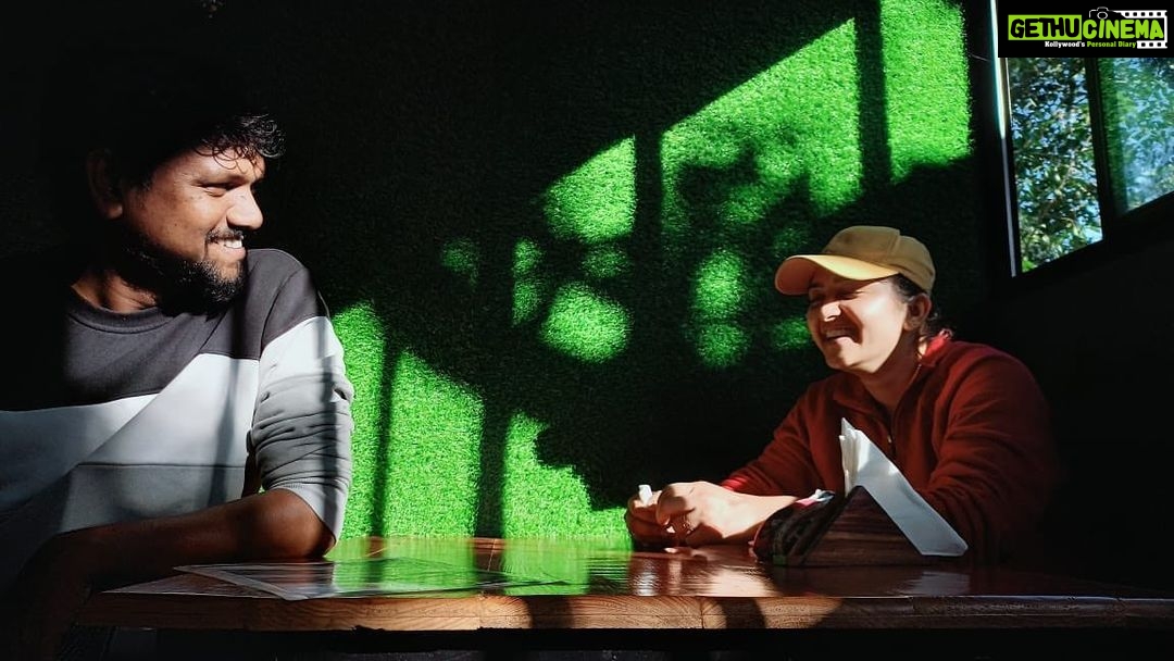 Sanusha Instagram - Njangalude @dhipu_n_baabu chettan π€βΊοΈβ€οΈ @marathakam_movie πΈ @ansajgopi ππ€πΌπ #oneofourwriters #dhipuchettan #marathakam #love #happy #workmode #cinema