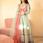 Sarah Khan Instagram - @laamofficial END OF YEAR SALE is ending in 12 hours. Shop my look at www.laam.pk on FLAT 50% OFF 🤩 Presenting you all my favourite LUXURY WEDDING WEAR choice, available to shop with some exciting deals. ⭐️ Festive unstitched starting from PKR 5000 🌟 3pc Winter Unstitched starting from PKR 1400 ⭐️ PRET starting from PKR 1700 Visit www.laam.pk to shop more and save more. 📸 @itsshehryaradil #Laam #EndofYearSale #PaksitansBiggestFashionPlatform #DiscoverFashion #SarahKhan #SarahKhanxLaam