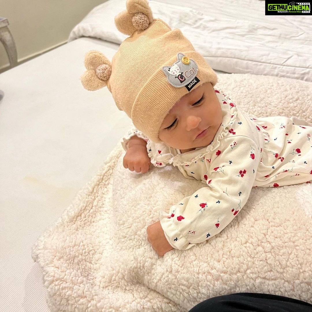 Sarah Khan - 532.4K Likes - Hi People, Tummy time (workout, for me at least😅) is my most favourite time of the day ✨💕🌼👑 #PrincessAlyana
