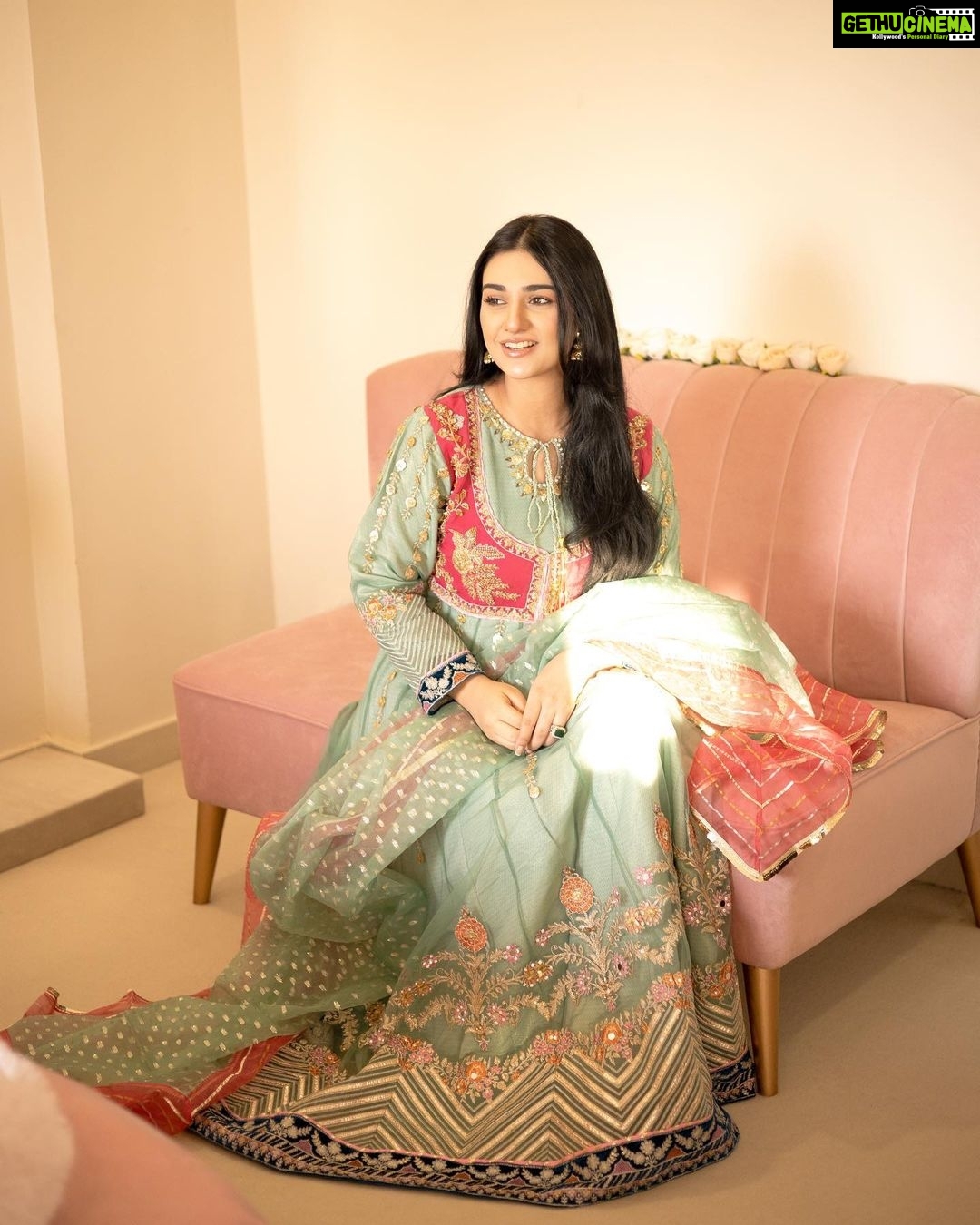 Sarah Khan Instagram - @laamofficial END OF YEAR SALE is ending in 12 hours. Shop my look at www.laam.pk on FLAT 50% OFF 🤩 Presenting you all my favourite LUXURY WEDDING WEAR choice, available to shop with some exciting deals. ⭐️ Festive unstitched starting from PKR 5000 🌟 3pc Winter Unstitched starting from PKR 1400 ⭐️ PRET starting from PKR 1700 Visit www.laam.pk to shop more and save more. 📸 @itsshehryaradil #Laam #EndofYearSale #PaksitansBiggestFashionPlatform #DiscoverFashion #SarahKhan #SarahKhanxLaam