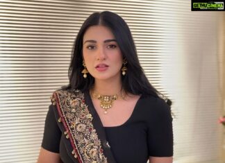 Sarah Khan Instagram - 💕✨ Wearing @kanwalmalik.official Jewellery @kohar_jewel