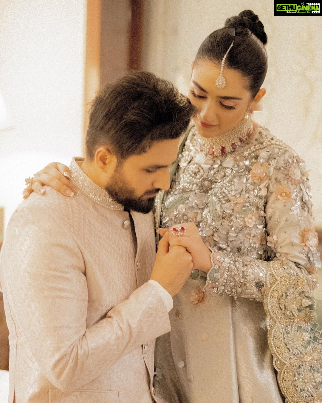 Sarah Khan Instagram - @falakshabir1 π πβ¨ @fatima_salamat_official @djmaq @nabila_salon @humtvpakistanofficial @bcwpakistan Hair @hairbyawais Make-up @bryan.makeupartist1 Styled by @aarindanoor Jewellery by @damas.pakistan πΈ @abdulsamadzia Lahore, Pakistan