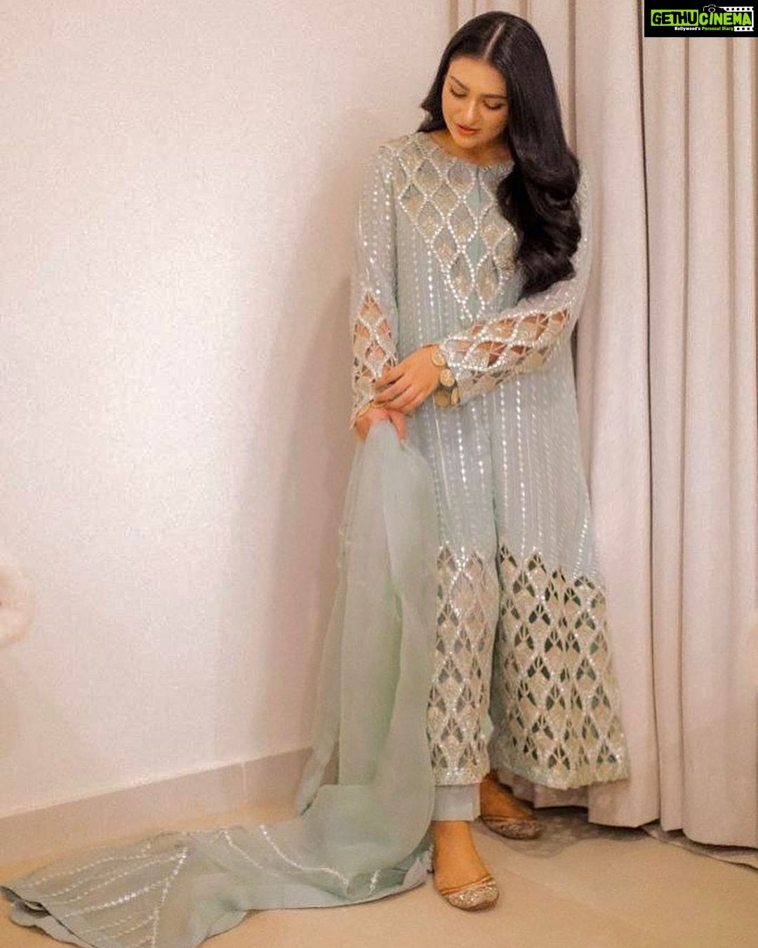Sarah Khan Instagram - @laamofficial 11.11 is back and bigger than ever with UP TO 90% OFF on top fashion brands offering never seen before deals. The BIGGEST Fashion Festival is LIVE NOW at www.laam.pk Sale starts from 10th November to 14th November Pret & Unstitched - Up to 90% OFF Luxury Pret - Up to 60% OFF Designer Wear Bridals - Up to 40% OFF ✅ Free Shipping Nationwide (T&C) ✅ Rewards ✅ 2000+ products under 24 hour shipment banner #BohatHeavySale #Laam #LaamBasics #LaamLoves #LaamOfficial
