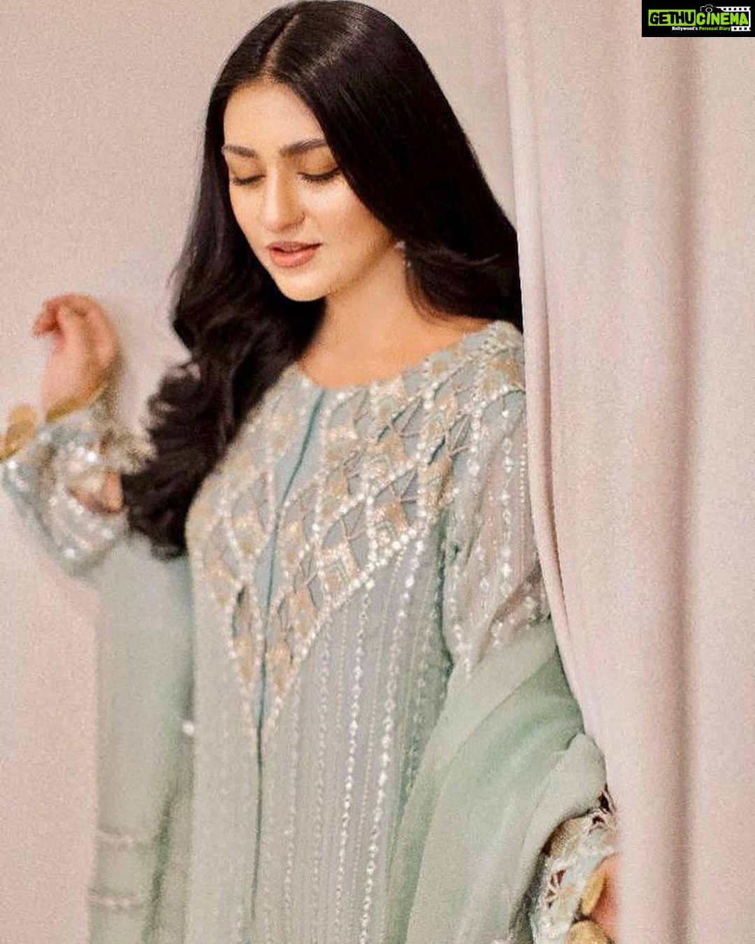 Sarah Khan Instagram - @laamofficial 11.11 is back and bigger than ever with UP TO 90% OFF on top fashion brands offering never seen before deals. The BIGGEST Fashion Festival is LIVE NOW at www.laam.pk Sale starts from 10th November to 14th November Pret & Unstitched - Up to 90% OFF Luxury Pret - Up to 60% OFF Designer Wear Bridals - Up to 40% OFF ✅ Free Shipping Nationwide (T&C) ✅ Rewards ✅ 2000+ products under 24 hour shipment banner #BohatHeavySale #Laam #LaamBasics #LaamLoves #LaamOfficial