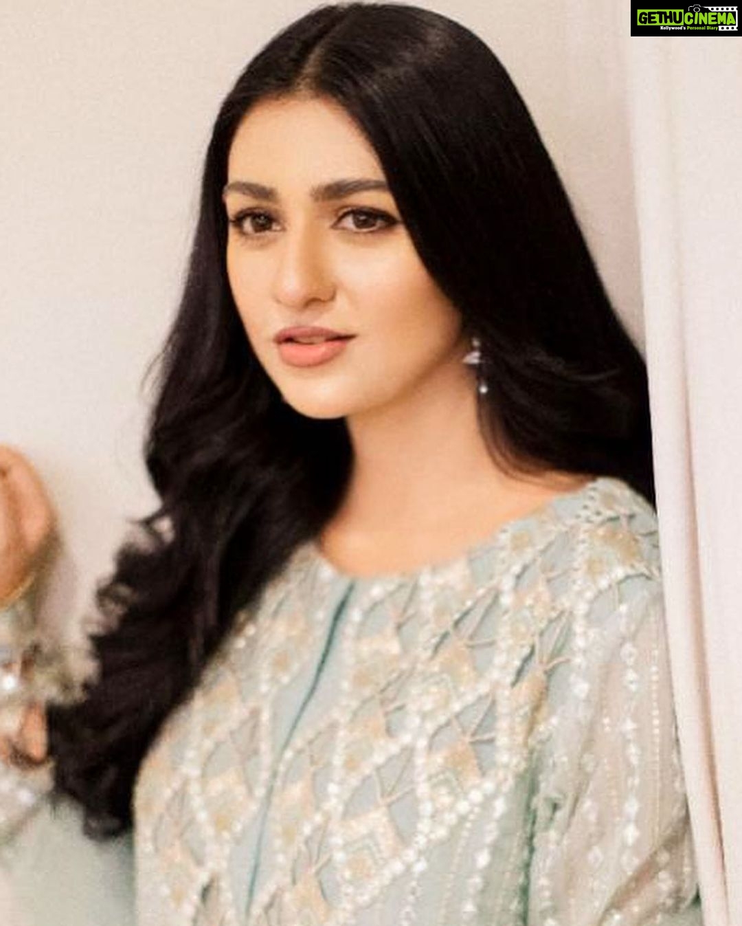 Sarah Khan Instagram - @laamofficial 11.11 is back and bigger than ever with UP TO 90% OFF on top fashion brands offering never seen before deals. The BIGGEST Fashion Festival is LIVE NOW at www.laam.pk Sale starts from 10th November to 14th November Pret & Unstitched - Up to 90% OFF Luxury Pret - Up to 60% OFF Designer Wear Bridals - Up to 40% OFF ✅ Free Shipping Nationwide (T&C) ✅ Rewards ✅ 2000+ products under 24 hour shipment banner #BohatHeavySale #Laam #LaamBasics #LaamLoves #LaamOfficial