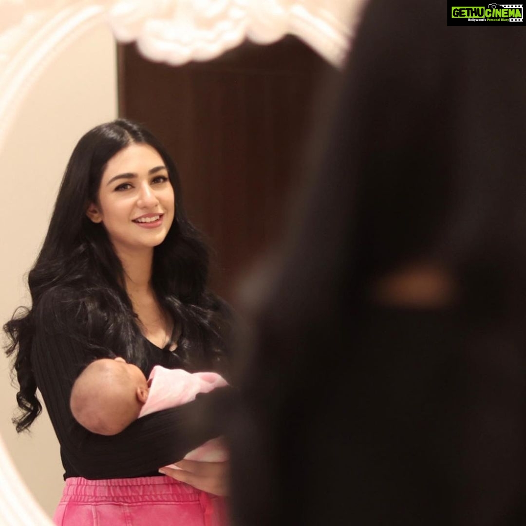 Sarah Khan - 556.3K Likes - Me and mine 💕