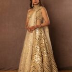 Sargun Mehta Instagram - Lehnga dekha hai mera ❤😍😍 Outfit @abhinavmishra_ @quirk_india Jewellery @balkishanjewellers Styled by @d_devraj Assisted by @pranjain_ Photograher @farazdaksaifuddin
