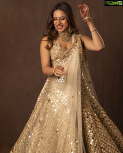 Sargun Mehta Instagram - Lehnga dekha hai mera ❤😍😍

Outfit @abhinavmishra_
  @quirk_india
Jewellery @balkishanjewellers
Styled by @d_devraj
Assisted by @pranjain_
Photograher @farazdaksaifuddin