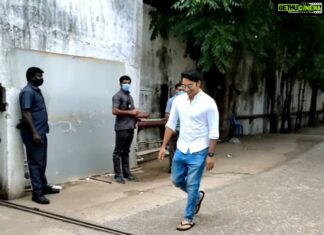 Sathish Krishnan Instagram - Entering studio with lots of self motivation . Energy level max . Mass bgm anyday . @success_itz_my_signature thanks for the capture n edit 🤗. #dancingsatz #sathishchoreograohy