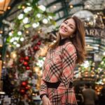 Saumya Tandon Instagram - Soaking in every happy moment. Picture @vineet_johri #christmas #london #happyvibes #festive #happy