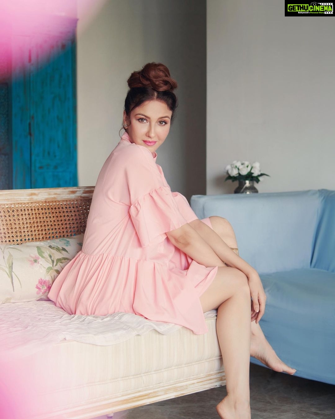 Saumya Tandon Instagram - Hi World! . . . . . . . . . . . . . . Outfit : @ikichic_official Pictures : @visualaffairs_va Stylist- @styledbyayushidixit @simrankhera5 @stylebysugandhasood MUAH: @twinkle_makeupartist #saturday #fashion #shoot #picoftheday #pink #pinkdress #saumyatandon