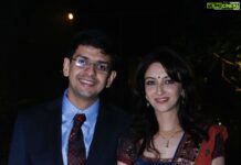 Saumya Tandon Instagram - I usually don’t share very personal pictures, another reason is that my husband hates clicking pictures . Since lot of people asked me why I don’t share picture with my husband. Here is one of the rare times he agreed to click a picture on an occasion. . . . . . . . . . #personal #familyalbum #throwback