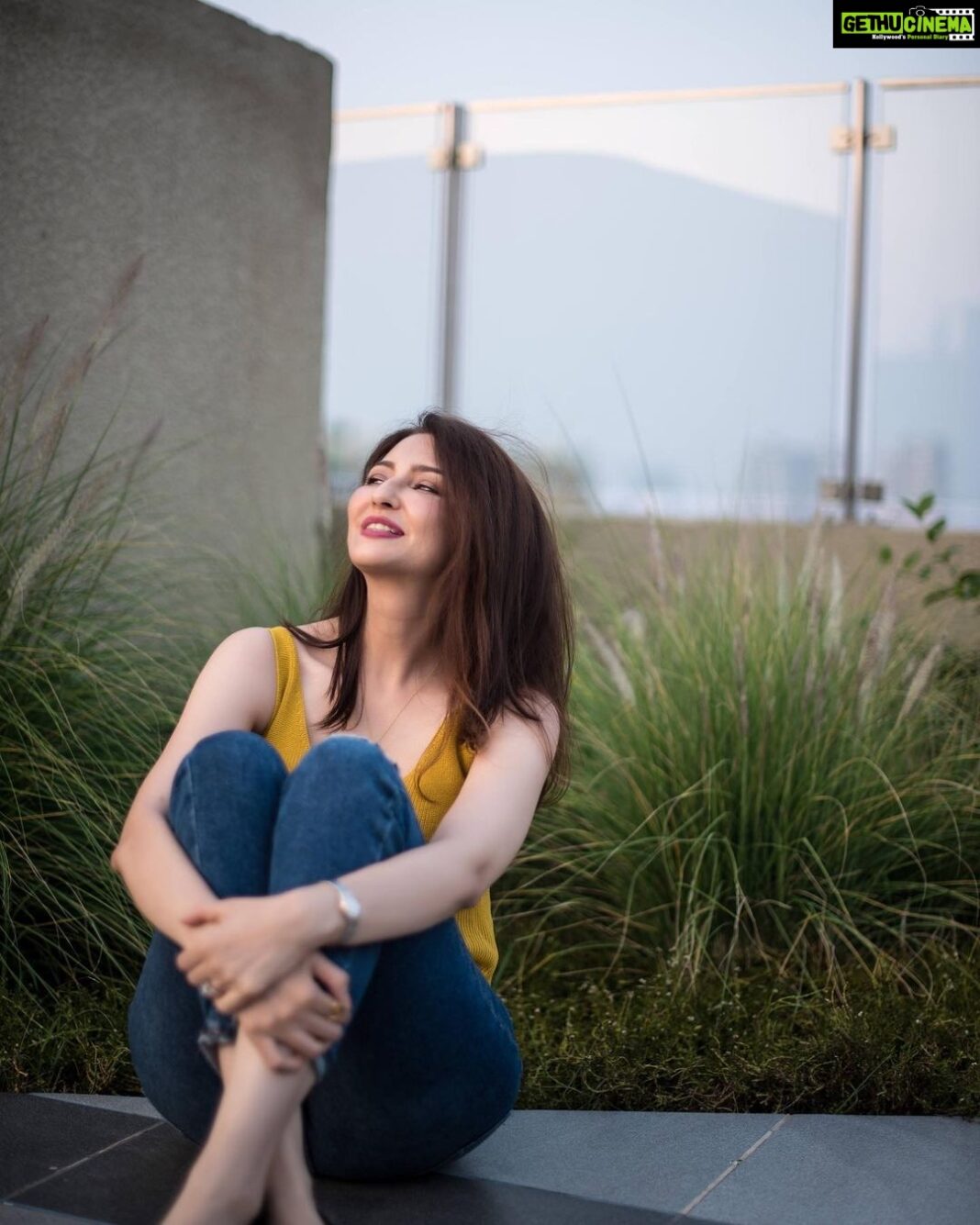 Saumya Tandon Instagram - Smile as much as possible. Count your blessings. Even if it’s tough, fight to be positive. #saturdayvibes #positivevibes #smile #stayhome