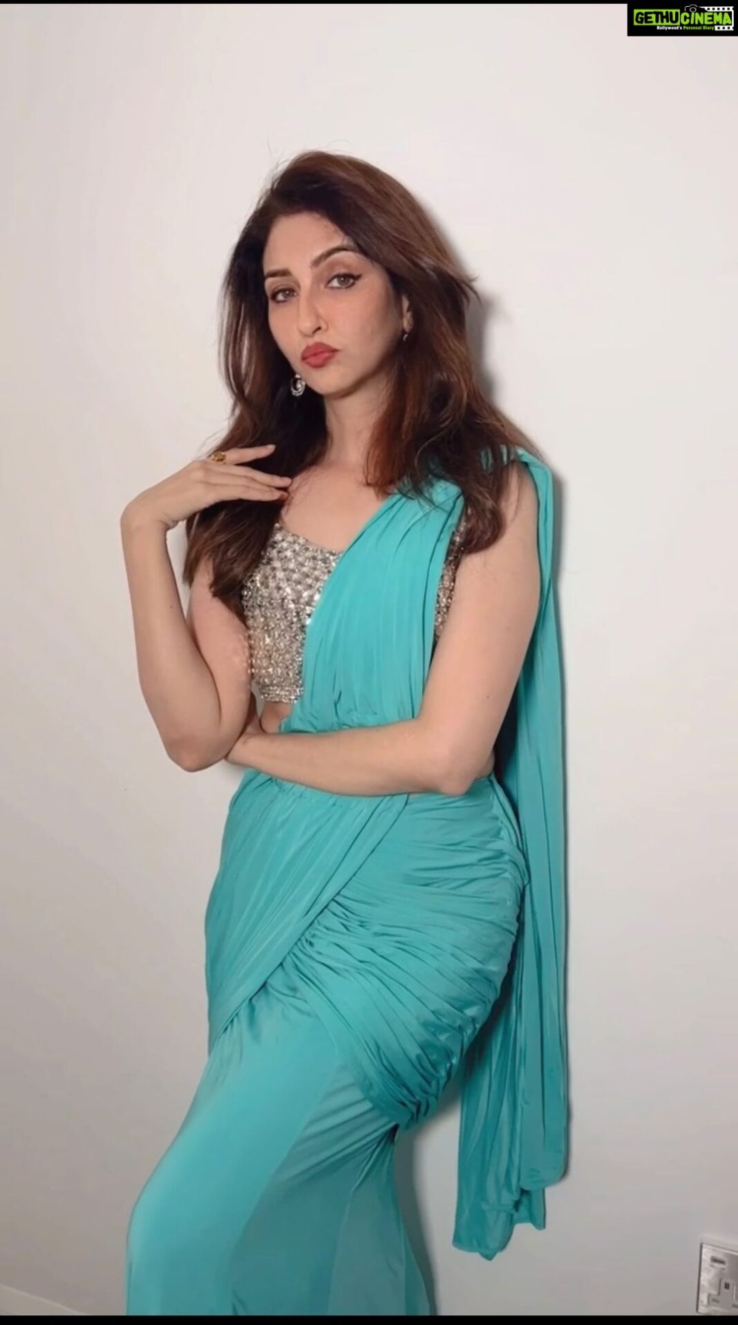 Saumya Tandon Instagram - This is a small tribute to the character of #anitabhabhiji #anitamishra in #bhabhijigharparhain . I played it for almost five and a half years. I really enjoyed doing the character. She was fun, quirky, sassy, romantic, hot, independent , loving and a woman of today. I think she is most fun Indian TV heroine with different shades. She is the heroine of today. #babhi #tvcharacter #iconictvcharacter #ReelsPeTV #IndianTVFiesta #DailySoap #IndianTelevision #TVSerials #indiantvserial #hawahawai