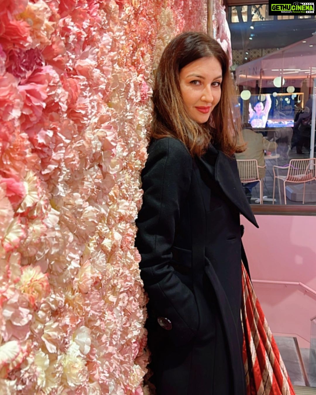 Saumya Tandon Instagram - Pretty pink cafe, with pretty cakes and coffee. May be that’s what a pretty perfect evening is all about.