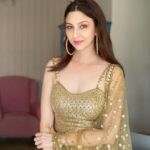 Saumya Tandon Instagram - Golden girl mood. Outfit @anishashettyofficial #saumyatandon #indianwear