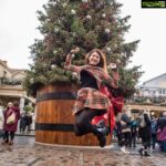Saumya Tandon Instagram - Just one more day. Merry times. Pictures @vineet_johri #christmas #christmastree #festiveseason