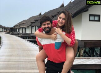 Sayyeshaa Saigal Instagram - Jumping into 2020 like...💃❤️😍 #newyear#2020#endofadecade#besttimeoftheyear#husbandandwife#holiday#season#maldives#tbt#love Maldives