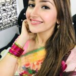 Sayyeshaa Saigal Instagram - Sometimes I just look up, smile and say, “I know that was you! Thank you!” 🙏😊 #smile#sari#love#shooting#teddy#love#happygirl#selfie#instaphoto#instadaily#workworkwork#grateful#blessings