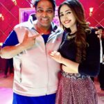 Sayyeshaa Saigal Instagram - During the making of #HeyAmigo song from #Kaappaan with my favourite @ganeshacharyaa masterji! ❤️❤️ #song#shoot#happy#makingmemories#tbt#intheatresthisfriday#comingsoon#friday#release#excited#dance#love#choreographer#instaphoto#special