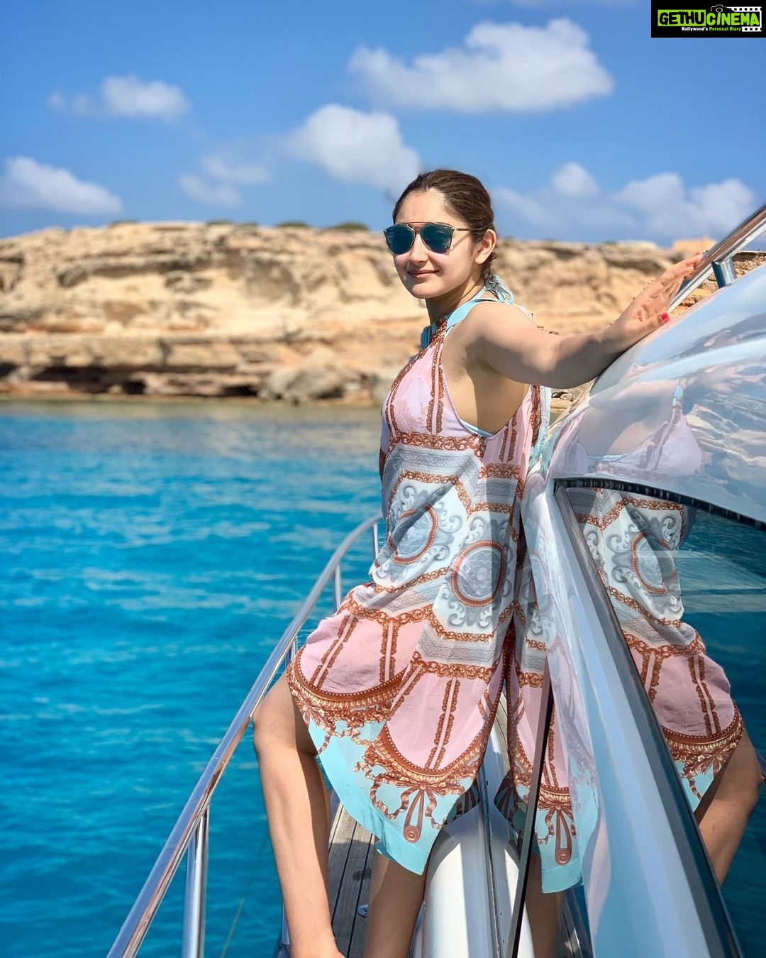 Sayyeshaa Saigal - 226K Likes - Most Liked Instagram Photos