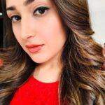 Sayyeshaa Saigal Instagram – Red favourite! ❤️ #anotherdayatwork