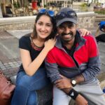 Sayyeshaa Saigal Instagram - Vijay Anna and me in #Mauritius 🇲🇺 Had such an amazing time! 💃 #brothersister#forlife#family#holiday#myfavourite#funtimes#memories