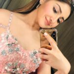 Sayyeshaa Saigal Instagram – These selfies are from the shooting of #OorigobbaRaja from #yuvarathnaa ❤️ Song shoots are always super fun and probably the most exciting part of any movie shooting for me as I get to dance, dress in exquisite costumes and work with amazing choreographers! My mum makes my costumes as she makes them with all her heart and more importantly as per my comfort! She knows me best! I like to keep the makeup and hair simple as that’s what I’m comfortable with! Dancing with Appu sir was so special as I share a lovely bond with him and he’s a fantastic dancer! Jani master, the choreographer is super talented and very chilled out. He even choreographed me in my first film! I’m sharing these things with you so you get to know more about me! Hope you are home staying safe! ❤️🤗

#songshoot#tbt#memories#selfie#shootdiaries#lovemyjob#dance#experience#love#instaphoto#instafamily#stayhome