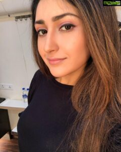 Sayyeshaa Saigal Instagram - Hi my insta family! Shoot some questions and I’ll try replying to as many questions as I can! Would love to chat! 💃❤️

#lockdownlife#chat#staysafe#love#light#peace#instaphoto#instadaily#instafamily