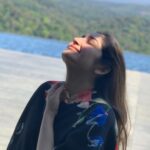 Sayyeshaa Saigal Instagram - ‘There is sunshine in my soul today’ ☀️ #sunlit#peaceful#coorg#nature#cozyweather#traveldiaries2021 #blessed #views#instadaily#gorgeousscenery#travel#traveller#escape#❤️ Taj Madikeri Resort & Spa, Coorg