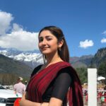 Sayyeshaa Saigal Instagram - Happy Republic Day! 🇮🇳 #proudindian#jaihind#republicday#love#nature#saree#instadaily