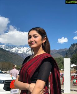 Sayyeshaa Saigal Instagram - Happy Republic Day! 🇮🇳 

#proudindian#jaihind#republicday#love#nature#saree#instadaily
