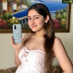 Sayyeshaa Saigal Instagram - It’s like they read my mind! Such an amazing camera and a battery that lasts all day but charges in just 15 minutes. So glad I got my hands on this one at my favourite OnePlus Experience Store! #UltraStopsAtNothing @oneplus_india Go check it out at your nearest OnePlus Stores, Reliance Digital & My Jio Stores. It will also be available at Croma, Poorvika, Chennai Mobiles and Supreme stores. Follow and tag #OnePlus8T5G #UltraStopsAtNothing, @reliance_digital
