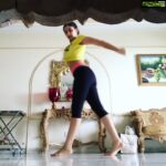 Sayyeshaa Saigal Instagram – When you’re trying to get the choreography right after ages! 😳 #workinprogres 💃

#dance#love#forlife#passion#workit#dancinggirl#instavideo#home#practice