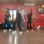 Sayyeshaa Saigal Instagram - Throwback to rehearsing for a show! The excitement of performing live in front of an audience is exhilarating and my favourite feeling! ❤️😍 #dance#love#show#rehearsal#memories#excitement#amigo#mysong#instavideo#dancer#instadaily#lockdownlife