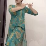 Sayyeshaa Saigal Instagram - Making up for it at home 💃 #dance#love#home#missingwork#lockdown#indian#girl#justlikethat#impromptu#instavideo