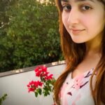 Sayyeshaa Saigal Instagram – We spend our evenings having tea on our terrace watching the sunset! So refreshing to be among the plants…makes you feel close to nature! 😍

#teatime#plants#homesweethome#stayhome#nature#flowers#sunset#summer#evening#love#instadaily