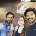 Sayyeshaa Saigal Instagram - Training with the bestest @thevinodchanna ❤️🤗 #training#gymtime#love#hubzyandme#vcfitness#motivation#fitness#hardwork#funtimes#instaphoto#instadaily VC Fitness KHAR w