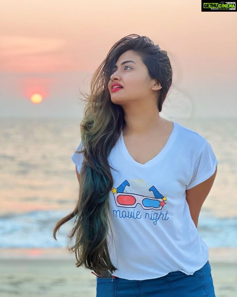 Shaalin Zoya Instagram - Beauty being momentary 📸 @khaleelfrisbee Dolphin Villa Beach Resort
