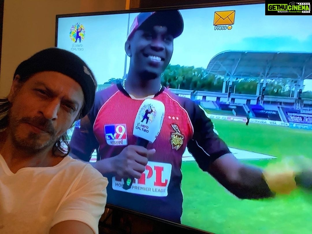 Shah Rukh Khan Instagram - Ami TKR we rule. Awesome display boys...u make us proud, happy and make us party even without a crowd. Love u team. @tkriders @simmo54 and my fav @dmbravo46 well done @kieron.pollard55 & my man @djbravo47 love you how many now4!!! @bazmccullum42 come to IPL lov u. Thank you Trinidad & Tobago and the @cplt20 for the tournament. @gototnt