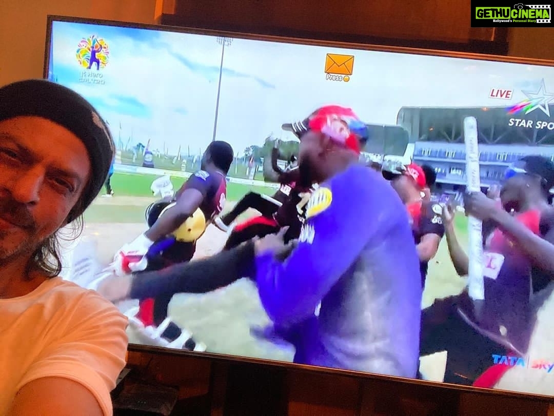 Shah Rukh Khan Instagram - Ami TKR we rule. Awesome display boys...u make us proud, happy and make us party even without a crowd. Love u team. @tkriders @simmo54 and my fav @dmbravo46 well done @kieron.pollard55 & my man @djbravo47 love you how many now4!!! @bazmccullum42 come to IPL lov u. Thank you Trinidad & Tobago and the @cplt20 for the tournament. @gototnt