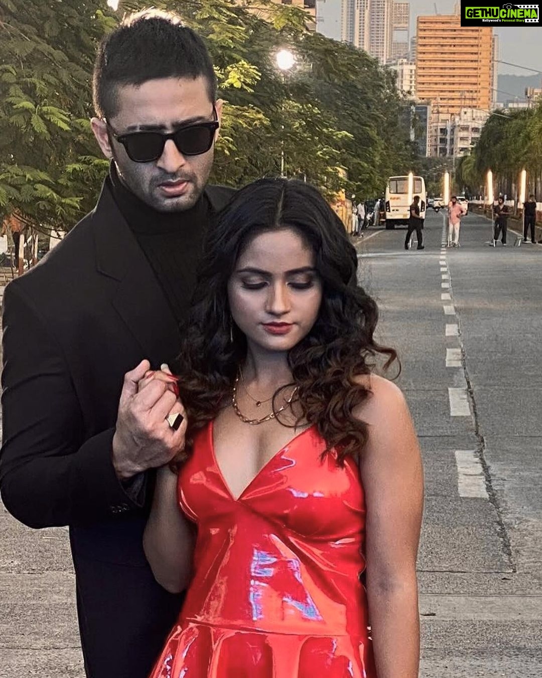 Shaheer Sheikh Instagram - Let us know what do u think about the song on YouTube in the comments section. #TaashDePatte @iamnishaguragain Singer / Music / Lyrics : @bhanu_pandit_15 Directed By : @nitinfcp & @onlinenadeem Produced By : Sourabh Chandrakar Created By : @qureshiproductions1 Music Label : @aatma.music