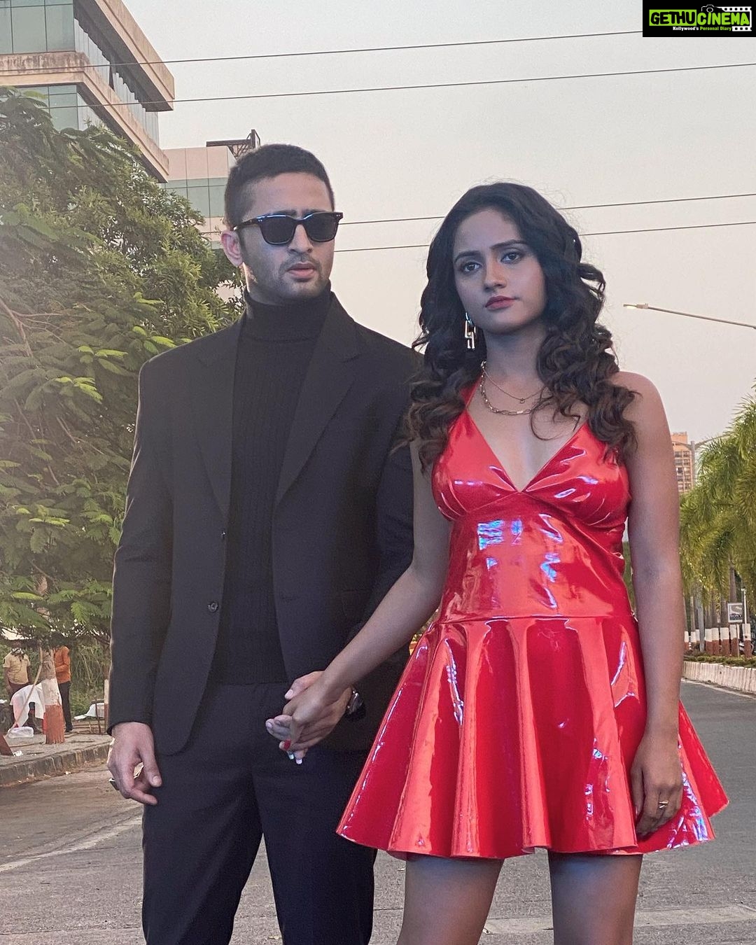 Shaheer Sheikh Instagram - Let us know what do u think about the song on YouTube in the comments section. #TaashDePatte @iamnishaguragain Singer / Music / Lyrics : @bhanu_pandit_15 Directed By : @nitinfcp & @onlinenadeem Produced By : Sourabh Chandrakar Created By : @qureshiproductions1 Music Label : @aatma.music