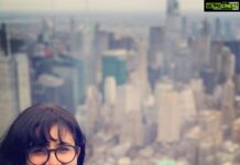 Shakthisree Gopalan Instagram - Hello insta world - Happy Holidays from atop the Big Apple 🍎 #NYC #bigapple @edgenyc #happyholidays 📷 : @gopalash The Edge, New York