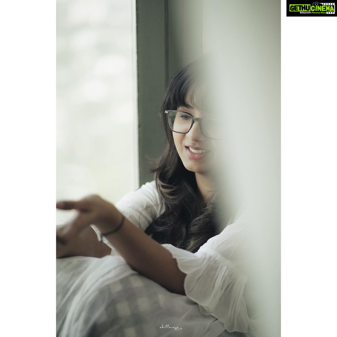 Shakthisree Gopalan Instagram - I love stories and storytelling :) We are having a small little online get together - a special private zoom chat on the 13th Feb 2021 8:30 PM IST. Join me and @ashleyberty for an evening of conversation, Q&A and maybe some stories too šā„ļø Free event - Please register to attend - Link in Bio ā„ļø For more info please feel free to hit up our host for the event @ashleyberty š· : @a.killer.eye . . . . . . . #chatwithshakthisreegopalan #conversation #storytelling #shakthisreegopalan #gettogether
